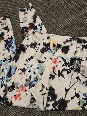 Nike Dri-FIT Floral Leggings Size Medium Multicolor Print